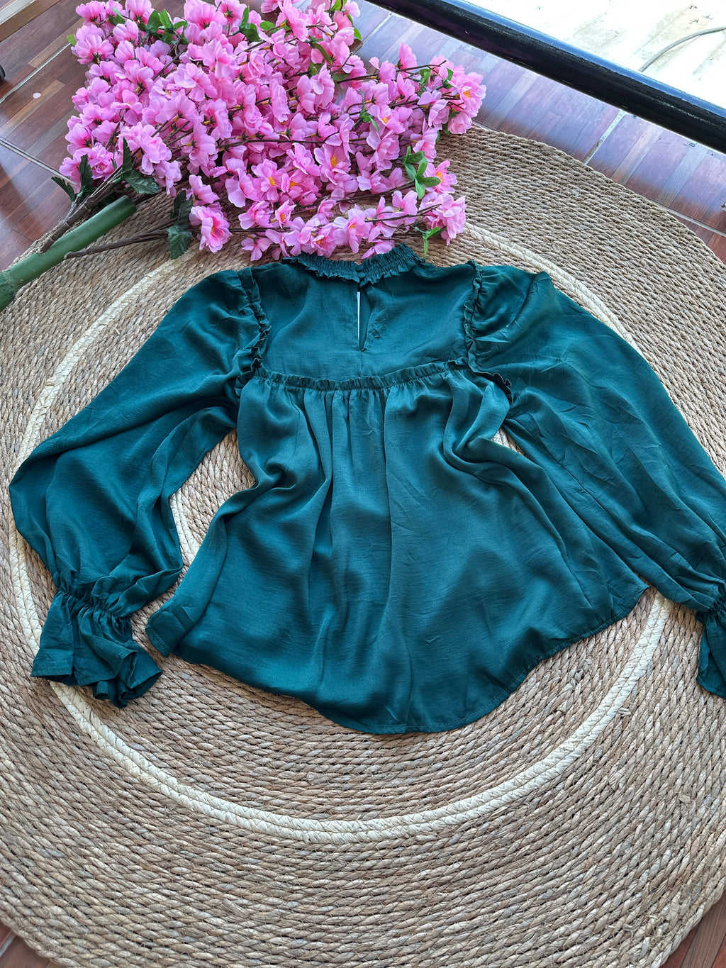 Blusa de Satin manga larga verde esmeralda
