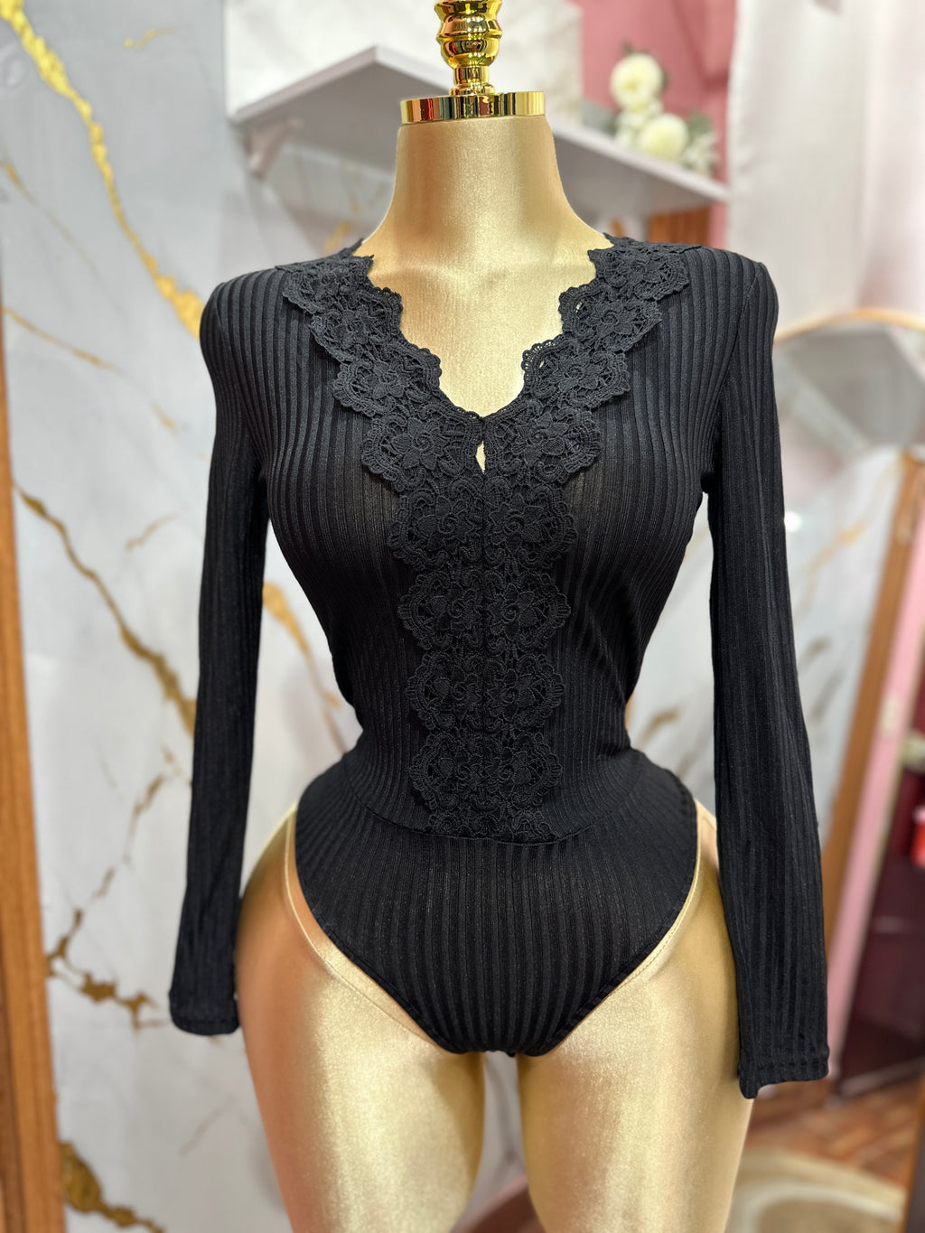Body negro manga larga con encaje