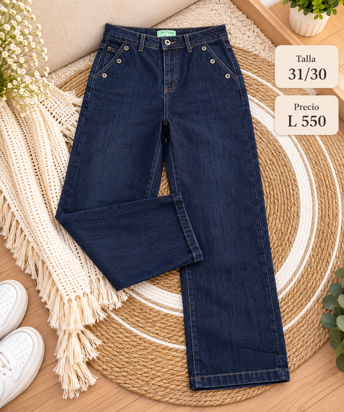 Pantalón de mezclilla azul oscuro de tiro alto con detalles de botones metálicos