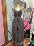 Vestido largo de botones frontales con estampado de tirantes con volantes