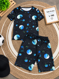 Conjunto de pijama corto para niño con estampado llamativo de lunas y planetas