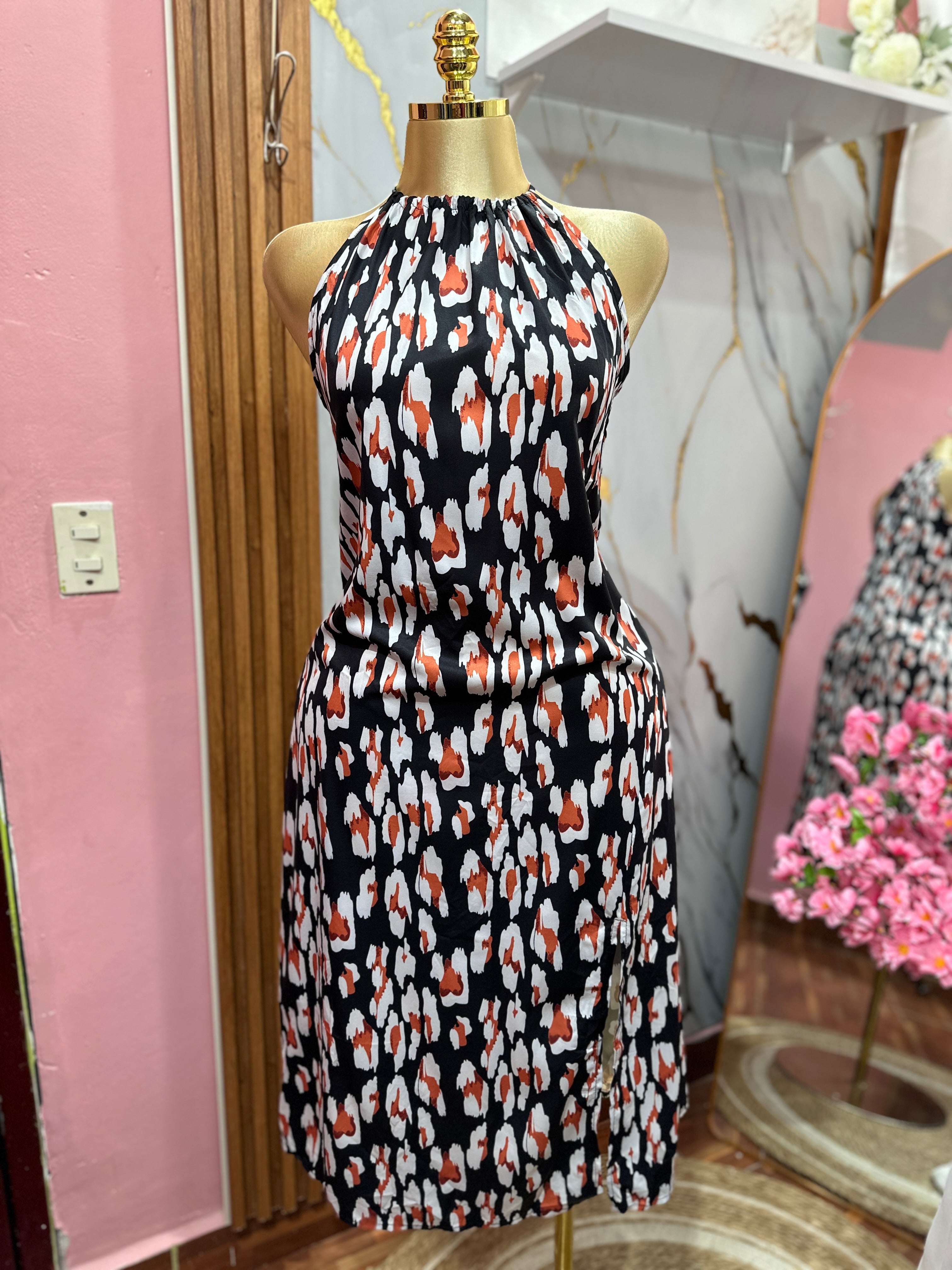 Vestido largo con abertura lateral color negro con estampado