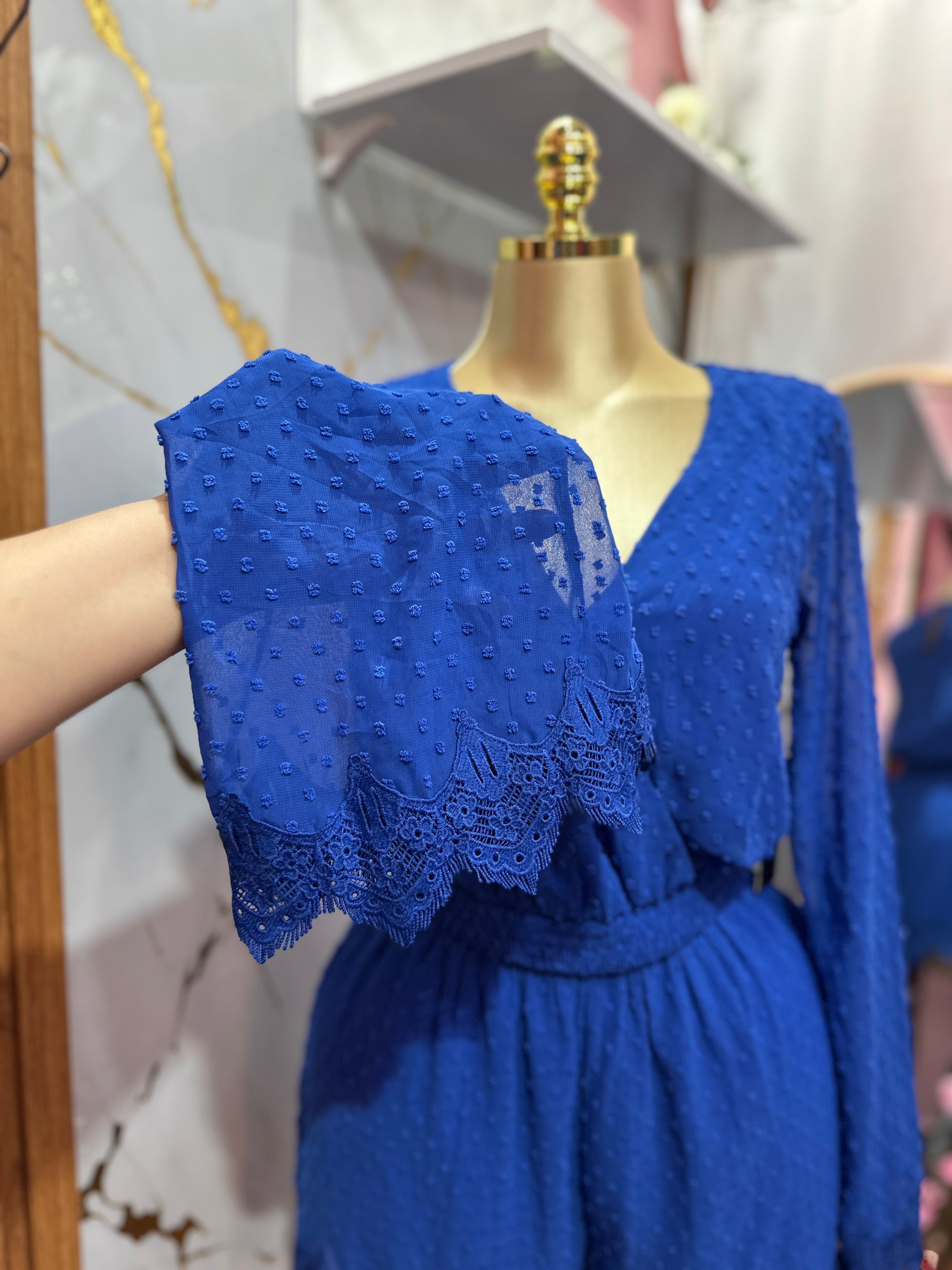 Jumpsuit azul rey con cuello en V profundo de manga larga acampanada