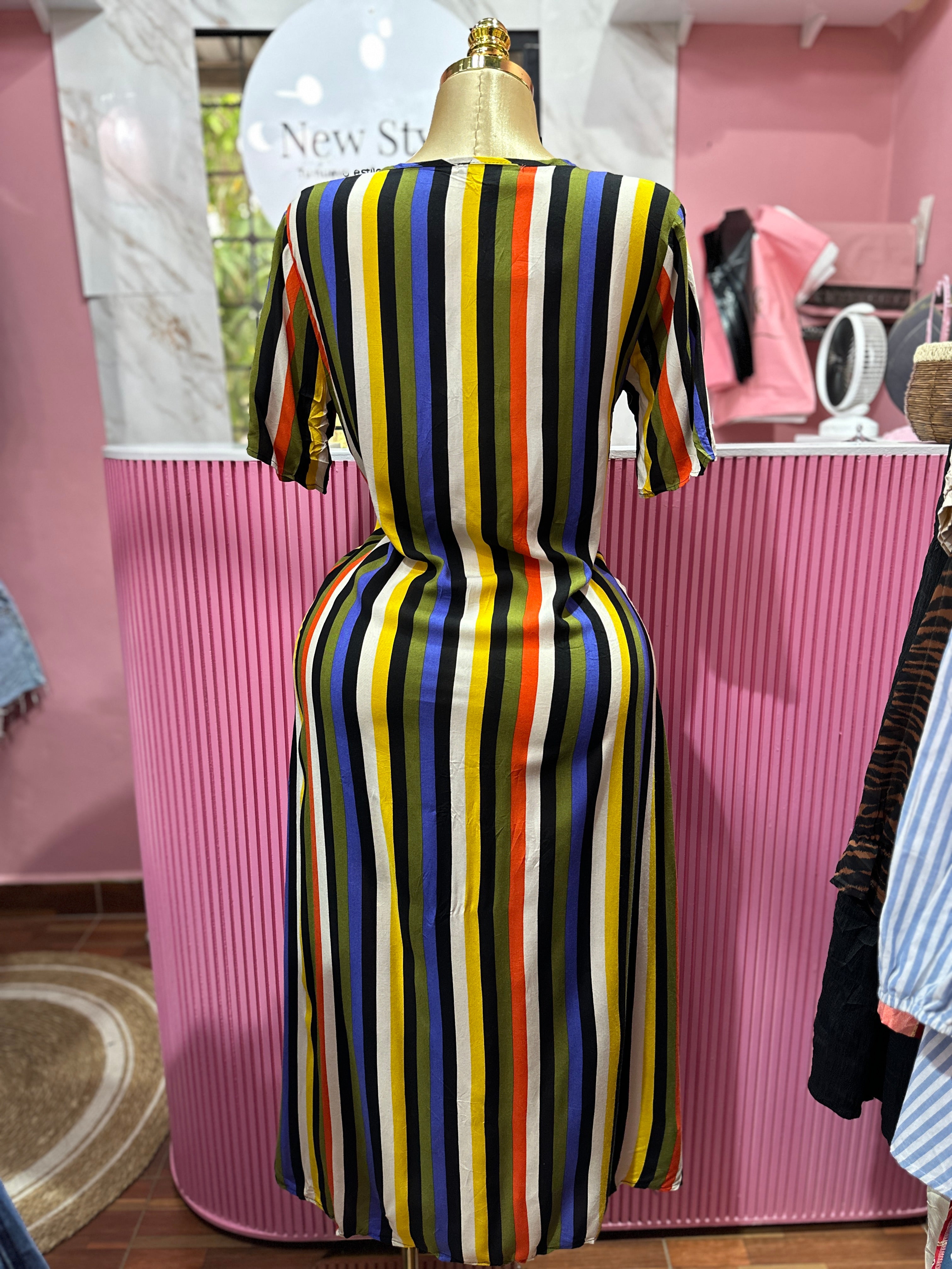 Vestido Midi de Manga Corta con Botones Frontales