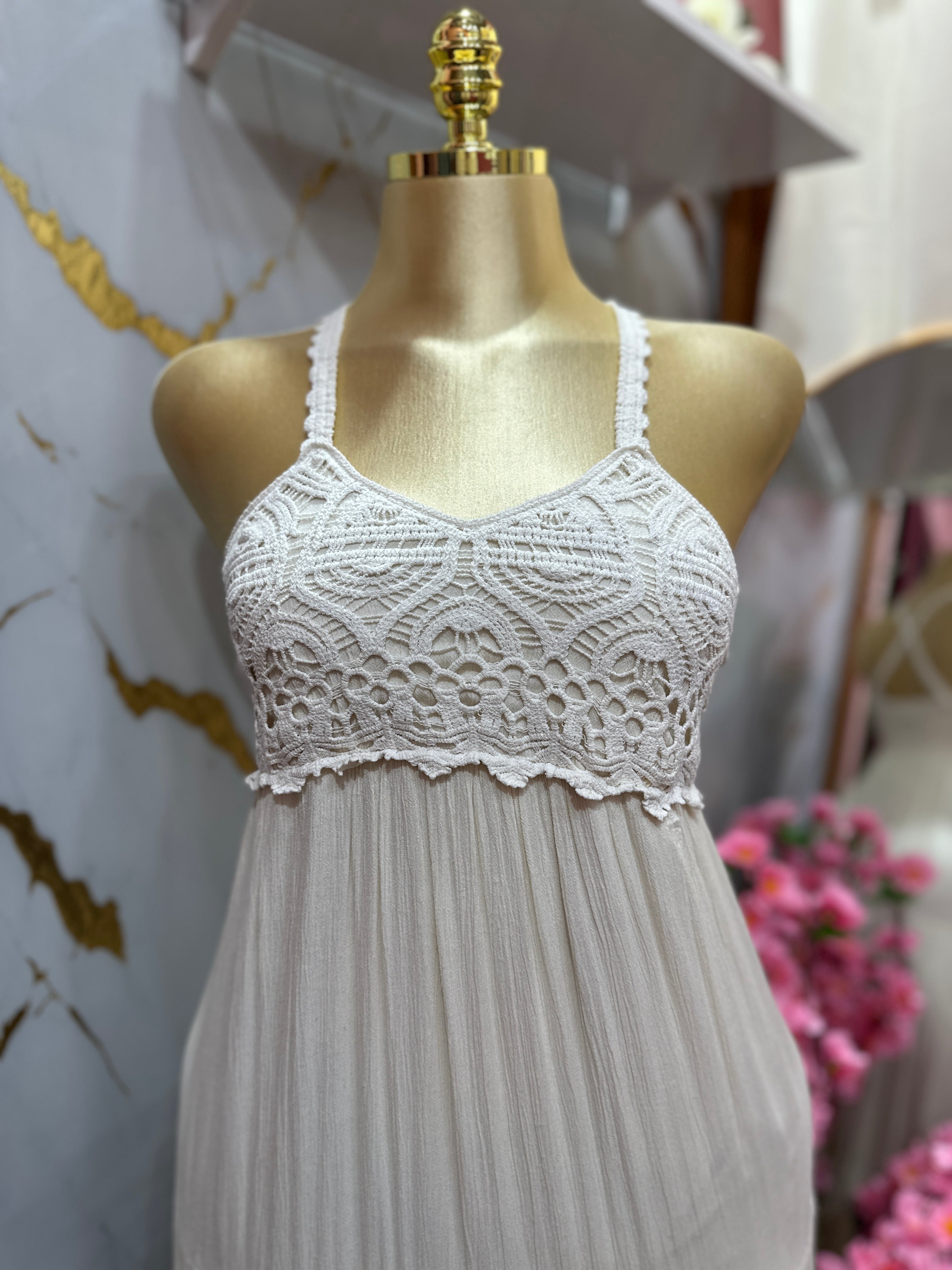 Vestido Maxi blanco con corpiño de encaje de tirantes finos