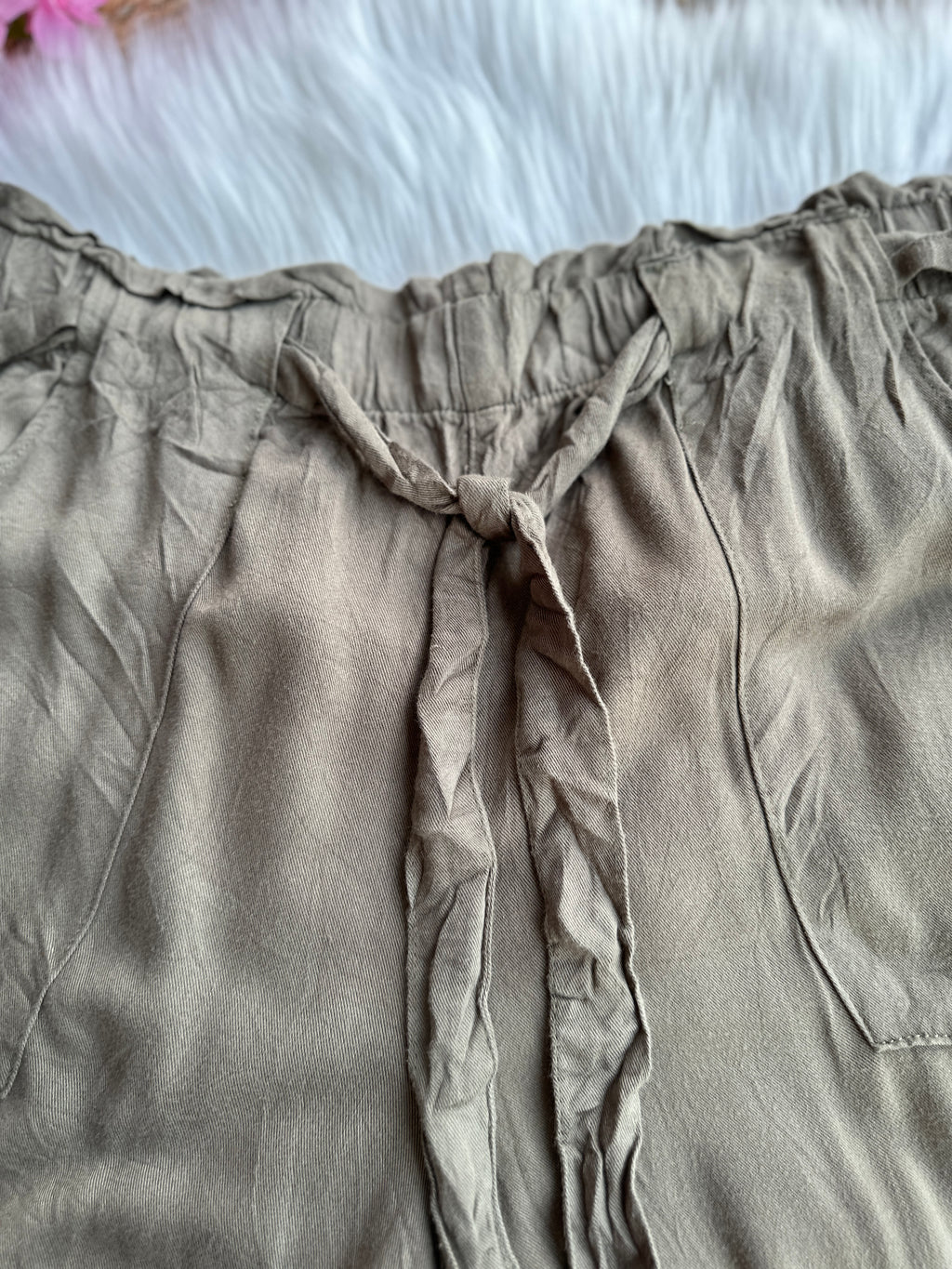 Short Corto Verde Militar Con Cintura Fruncida