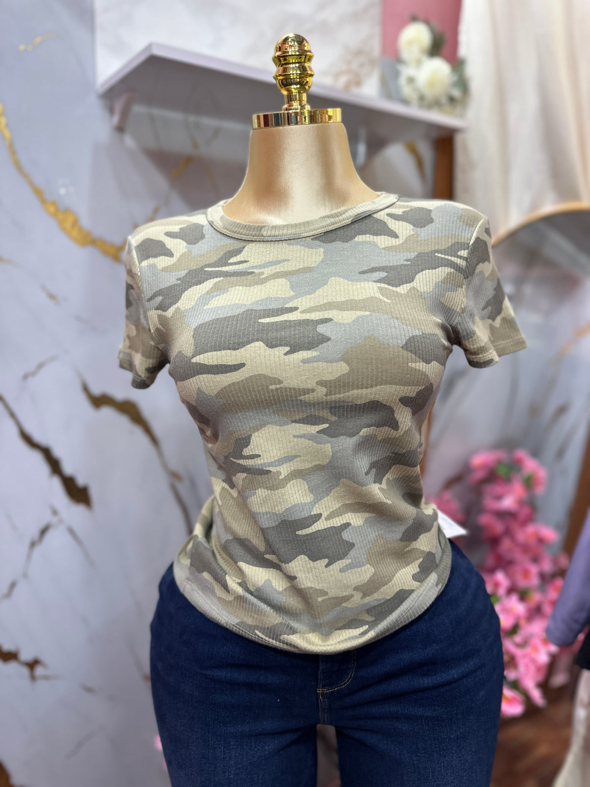 Camiseta de manga corta AMERICAN EAGLE con un distintivo estampado