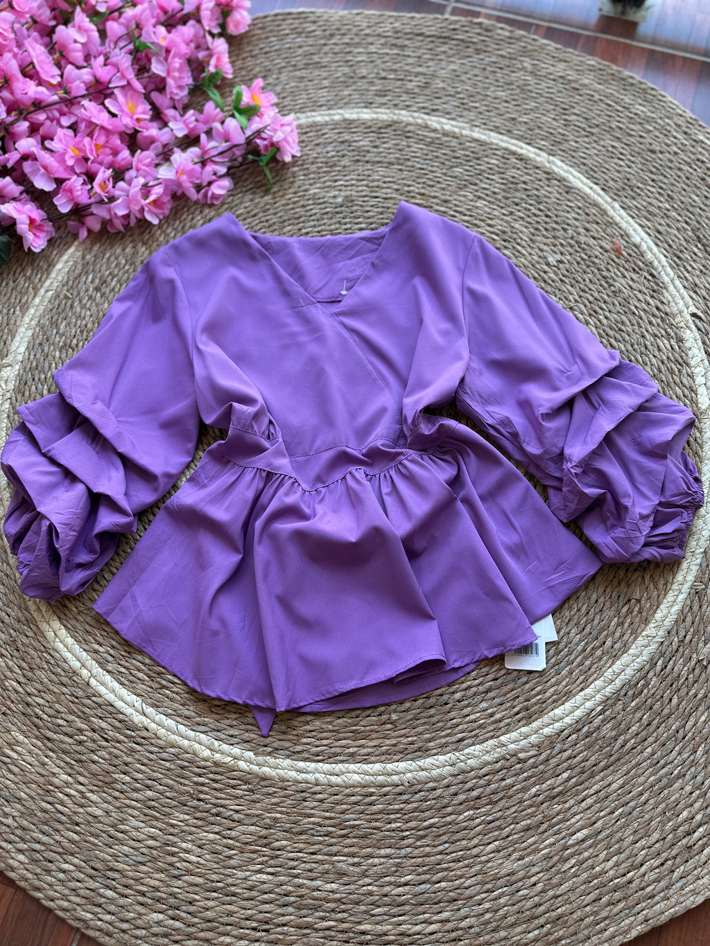 Blusa Peplum Morada con Mangas de Volantes