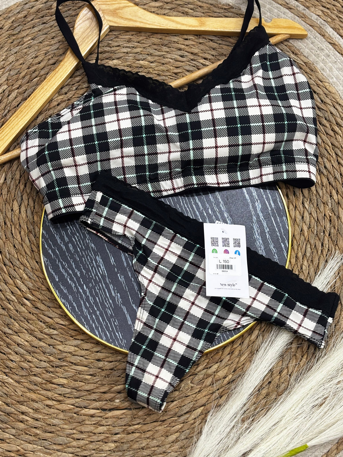 Set de hilo y brasier cuadriculado