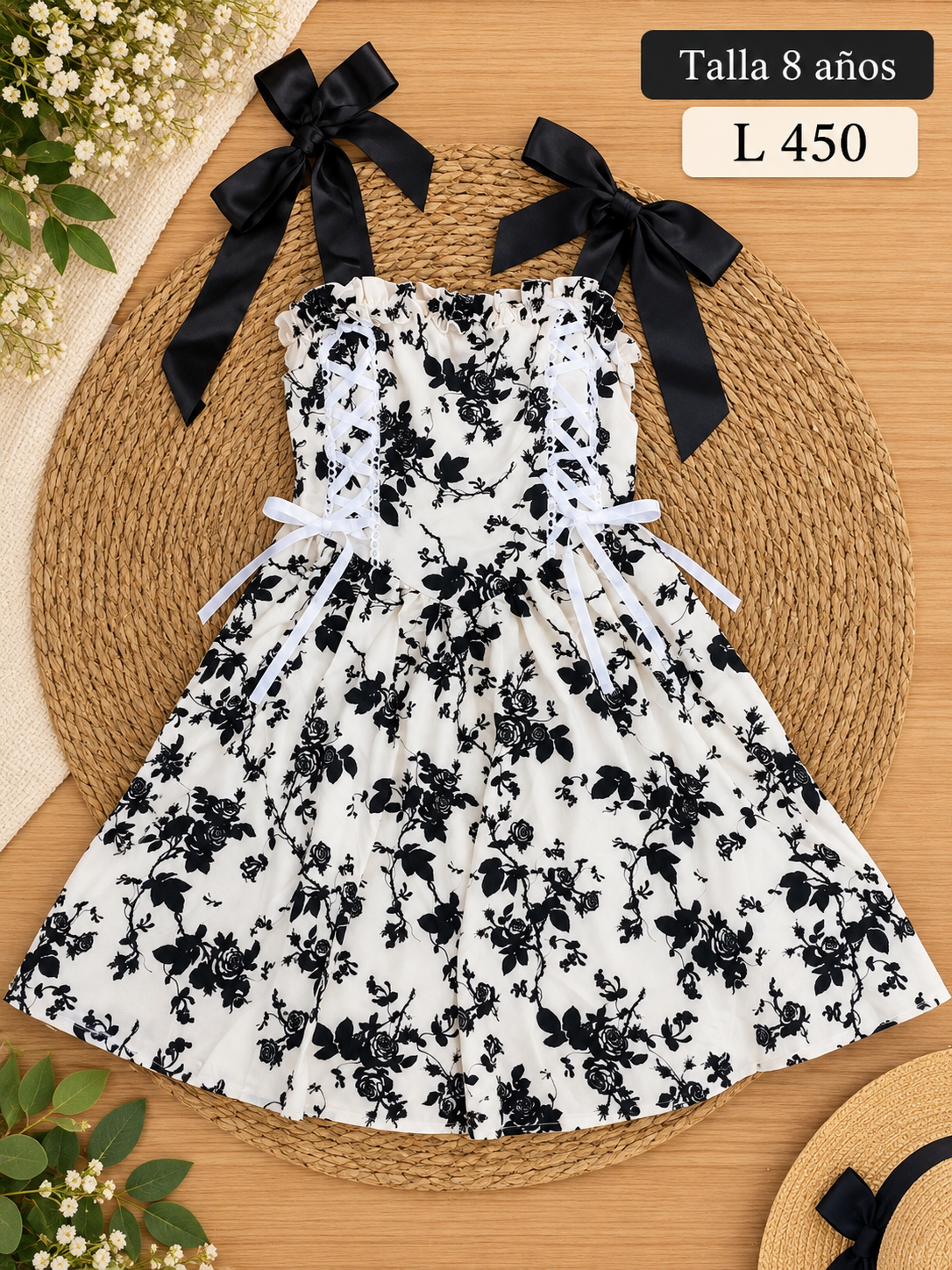 Vestido blanco para niña con estampado floral oscuro y tirantes decorados con lazos negros