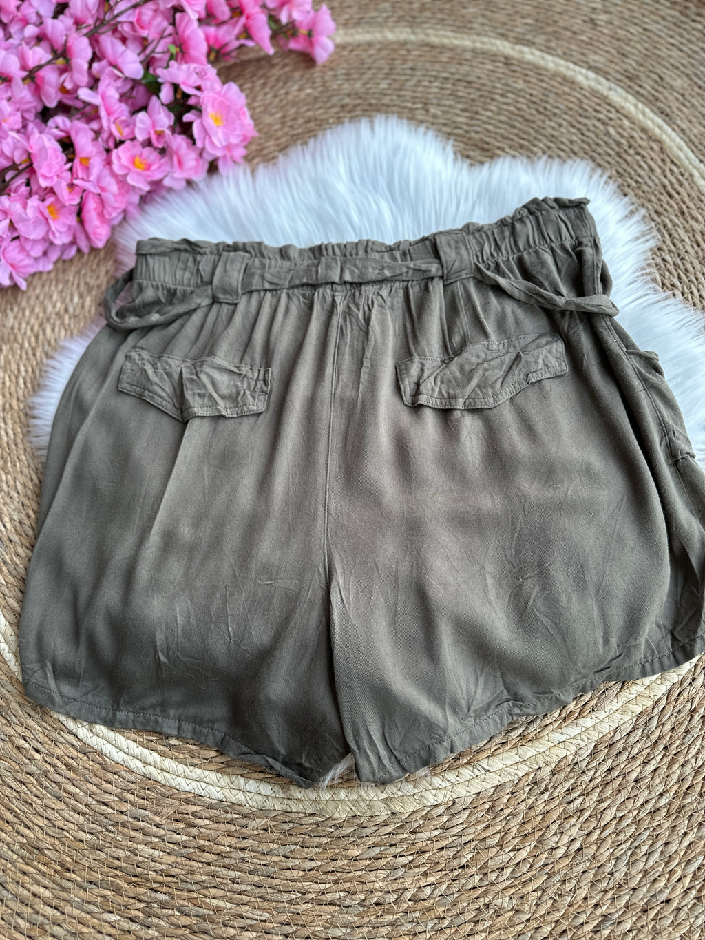 Short Corto Verde Militar Con Cintura Fruncida