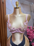 Brasier de malla rosa SHEIN con bordado floral cuenta con varilla