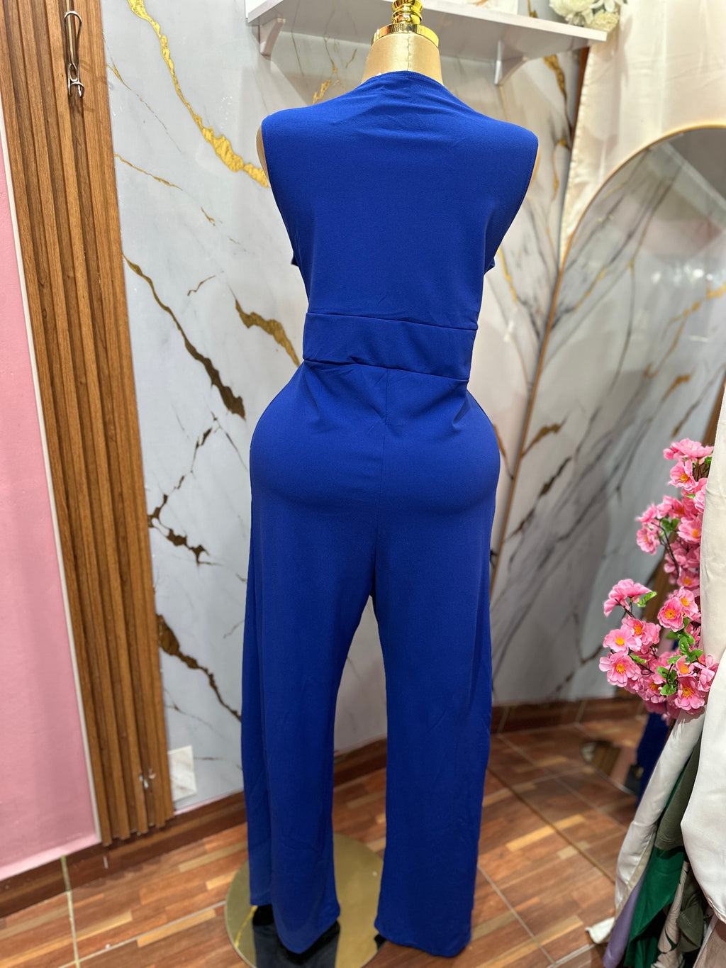 Jomsuit azul con escote en V profundo de pierna ancha