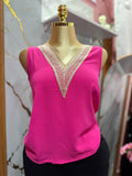 Blusa sin mangas fucsia cuello en V con encaje