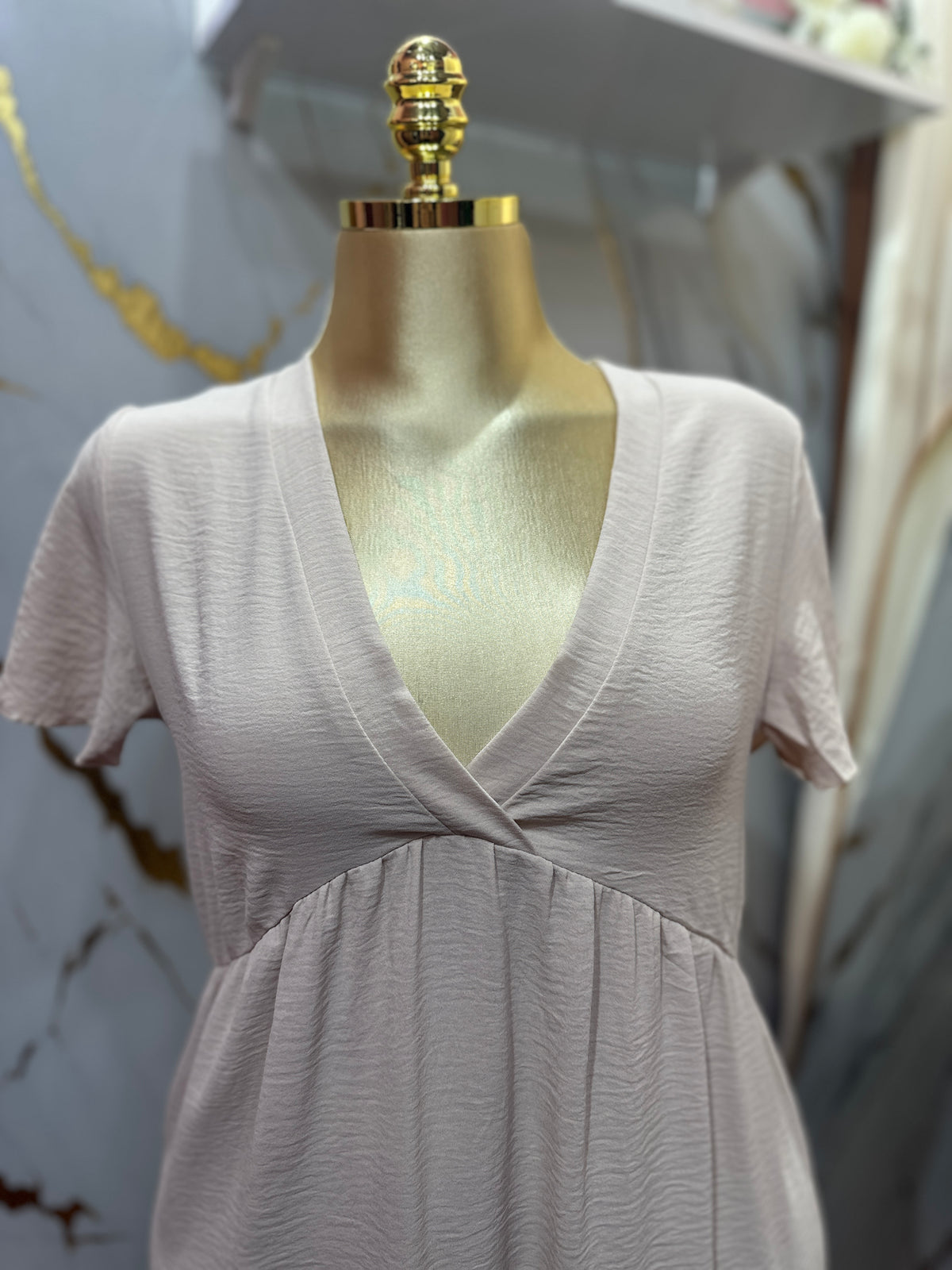 Vestido corto SHEIN casual con cuello en V de mangas cortas