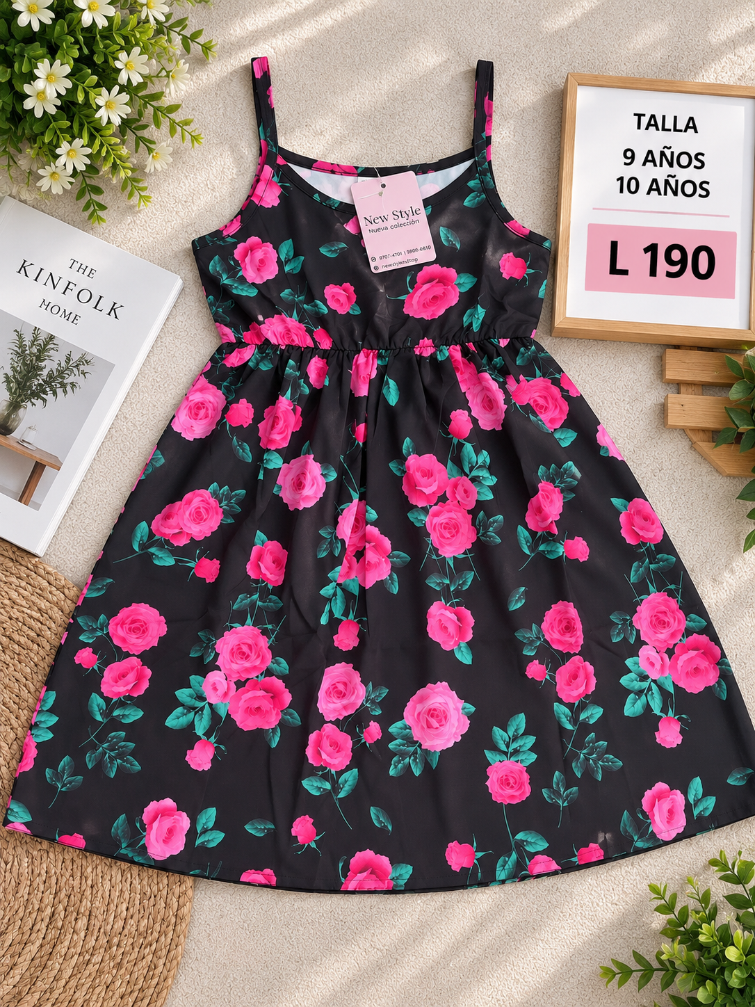 Vestido para niña de tirantes  en color negro con un llamativo estampado de rosas