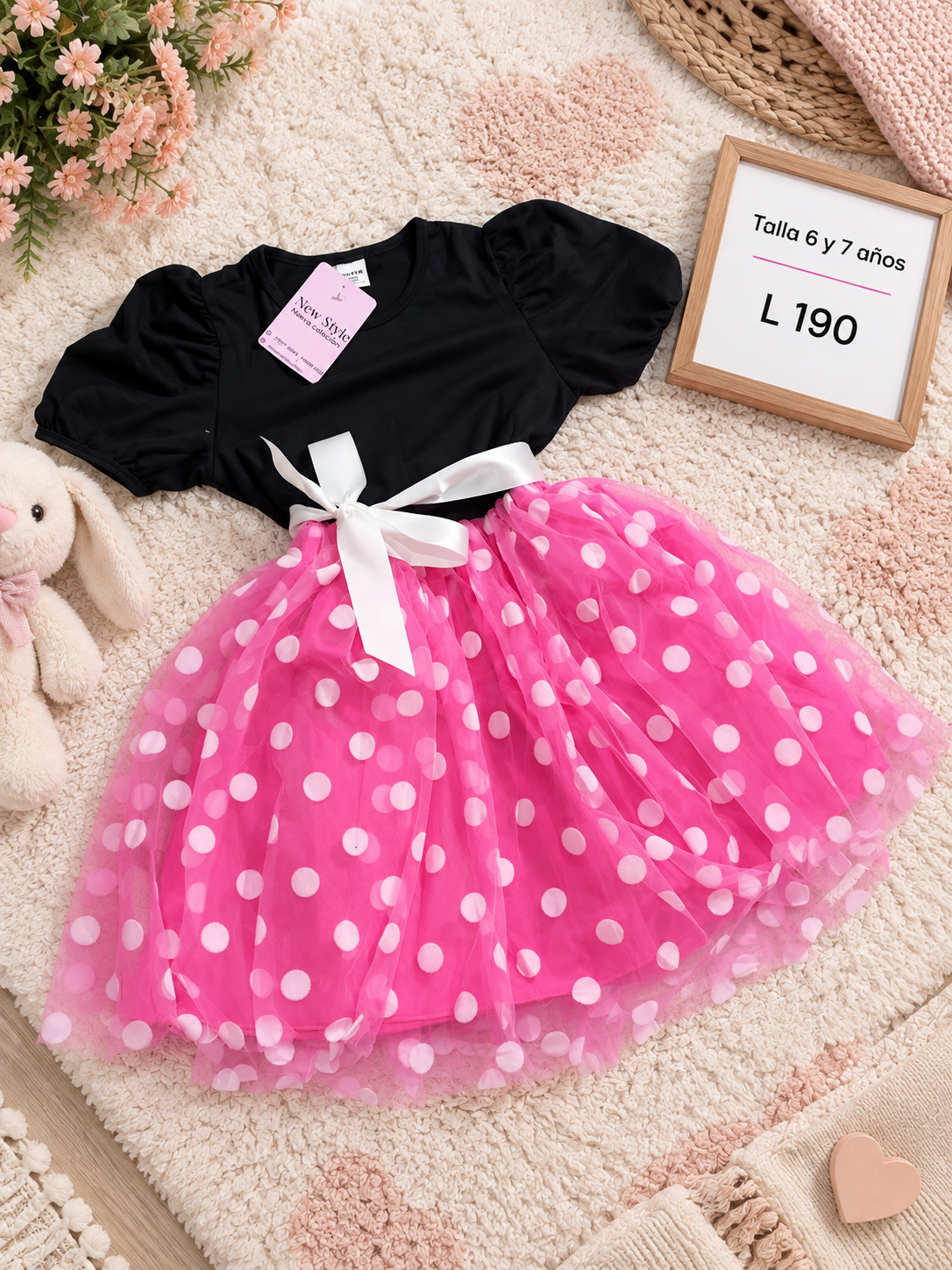 Vestido para niña de tul rosa con lunares blancos y un lazo decorativo al frente