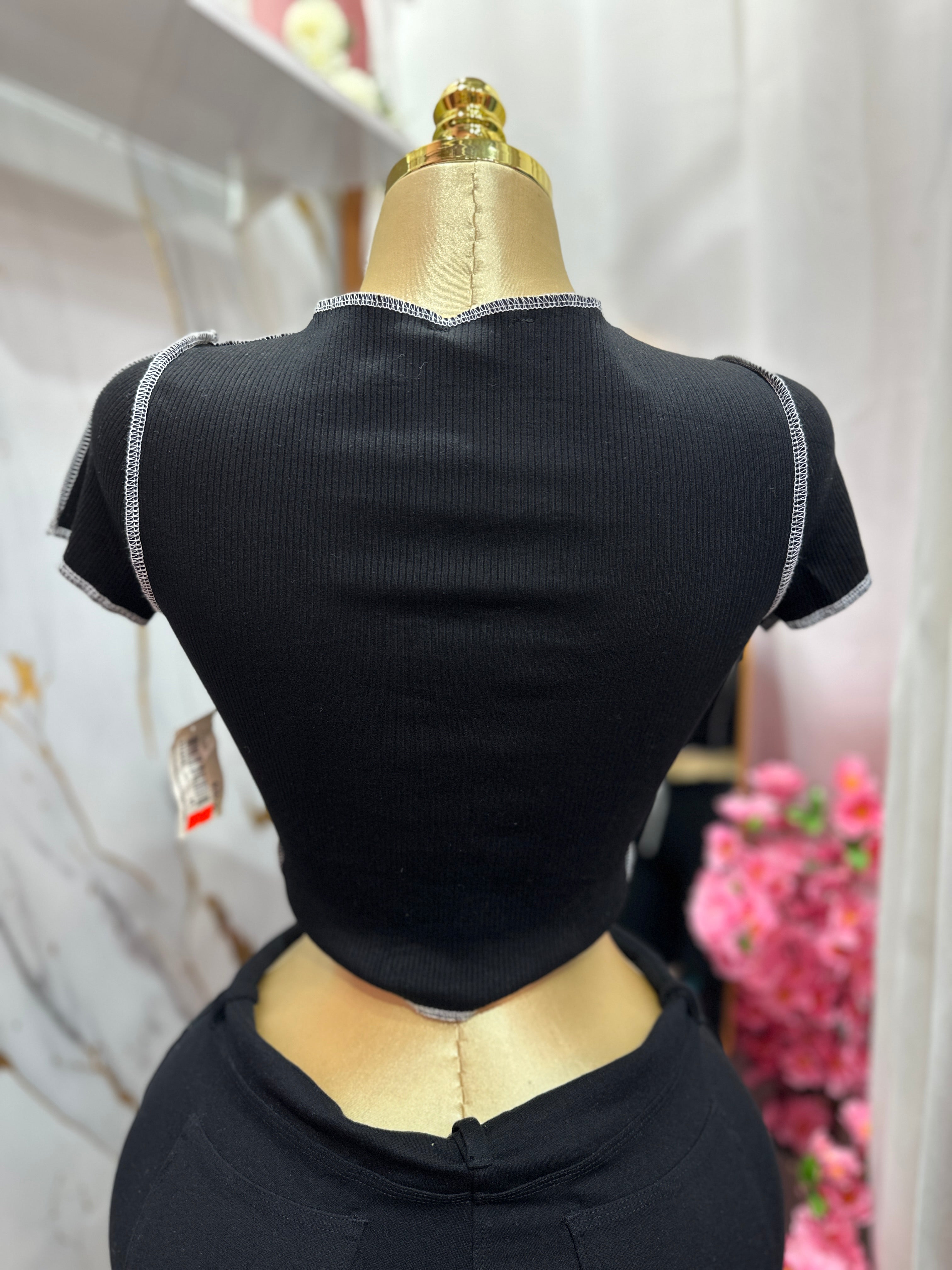 Top sexy color negro con diseño de cadenas frontal