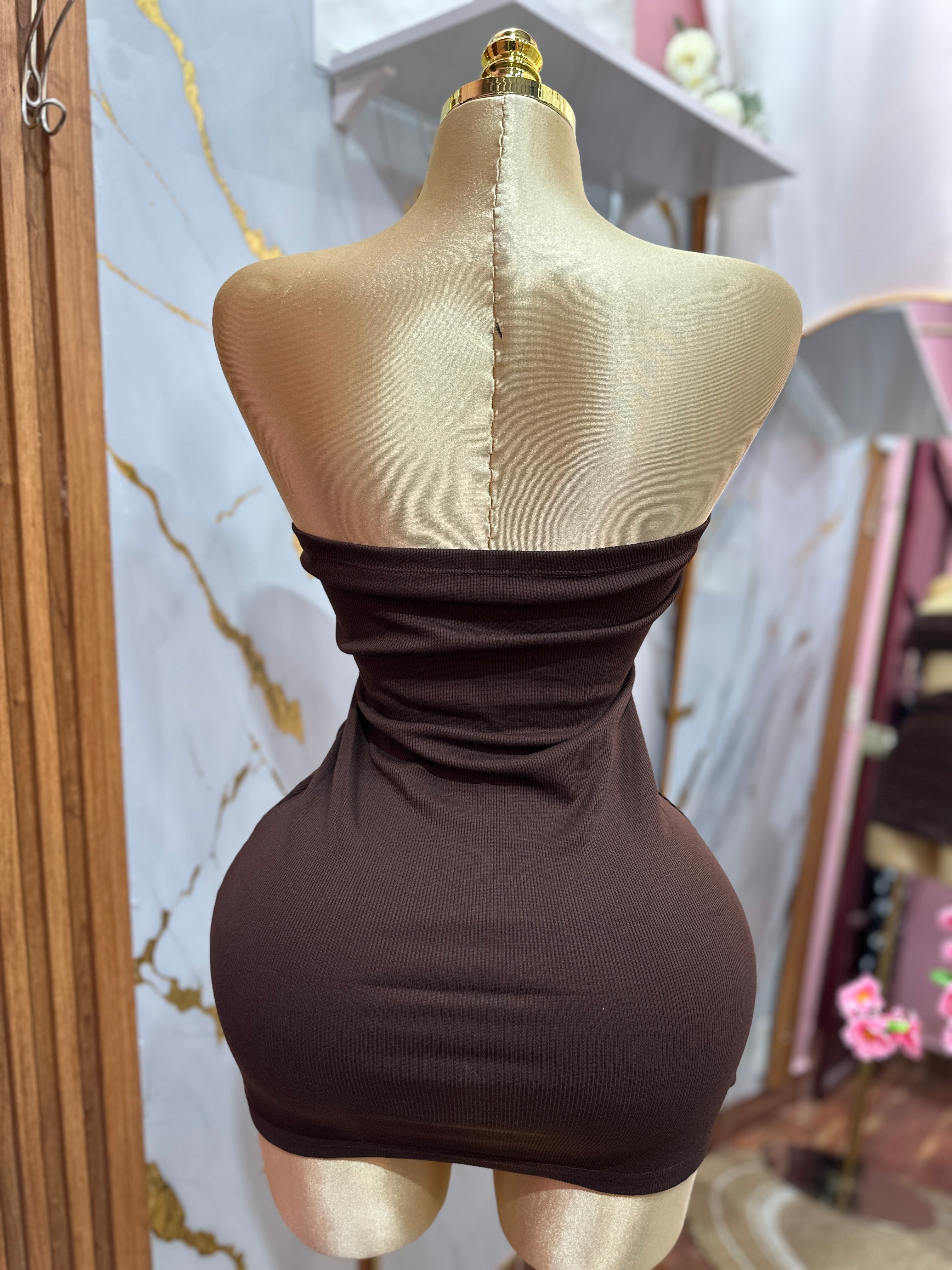 Vestido corto estilo tubo color café