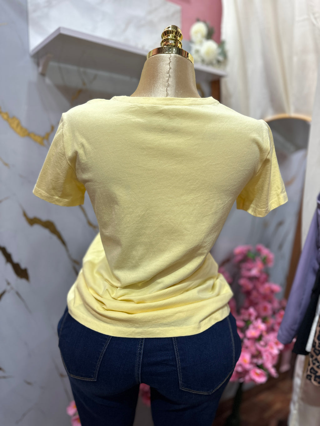 Camiseta de mangas cortas LIFE IS GOOD de color amarillo