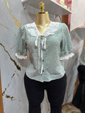 Blusa verde estilo coquette mangas y bordado blanco