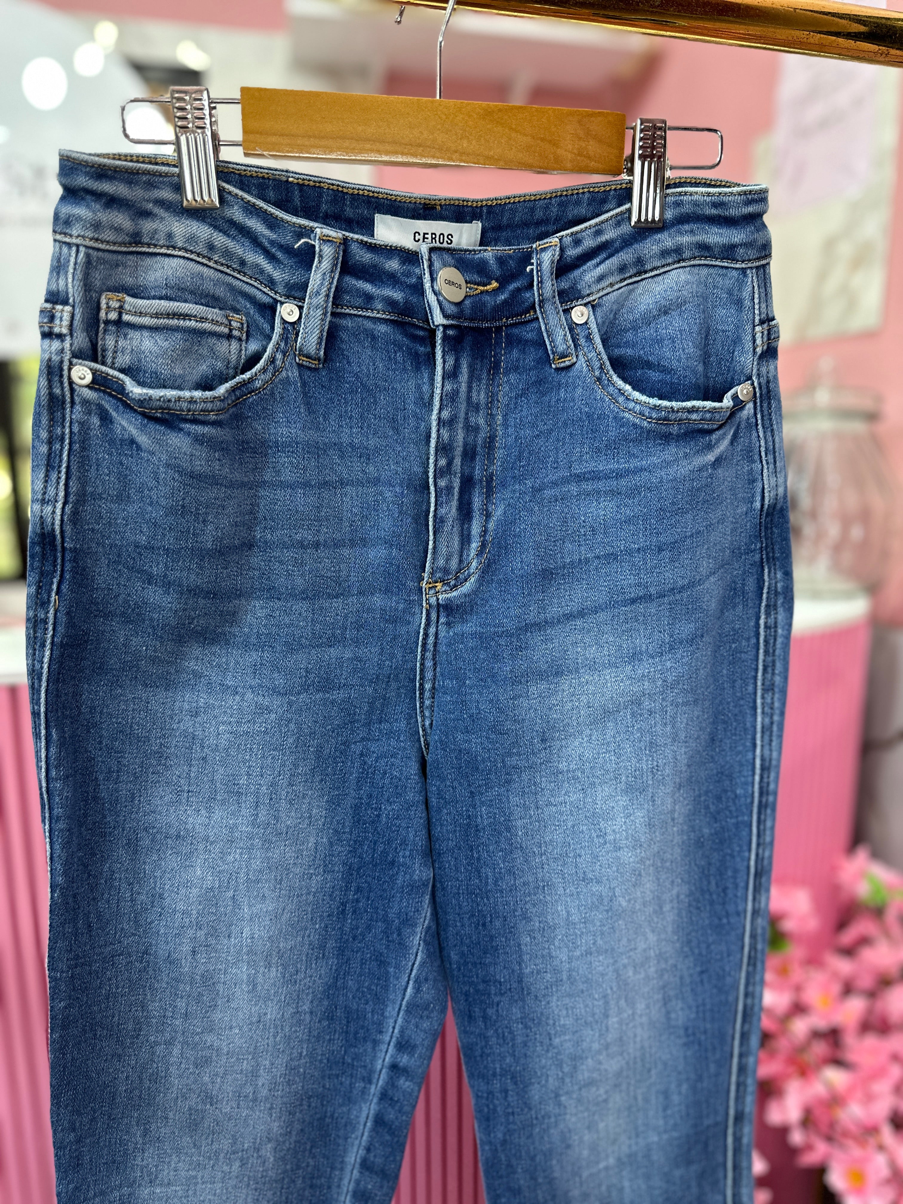 Jeans Acampanado Corto de Tiro Alto
