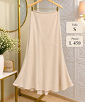 Falda larga de corte acampanado de color beige