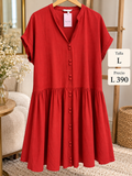 Vestido de H&M en tejido arrugado rojo con elegantes botones al frente