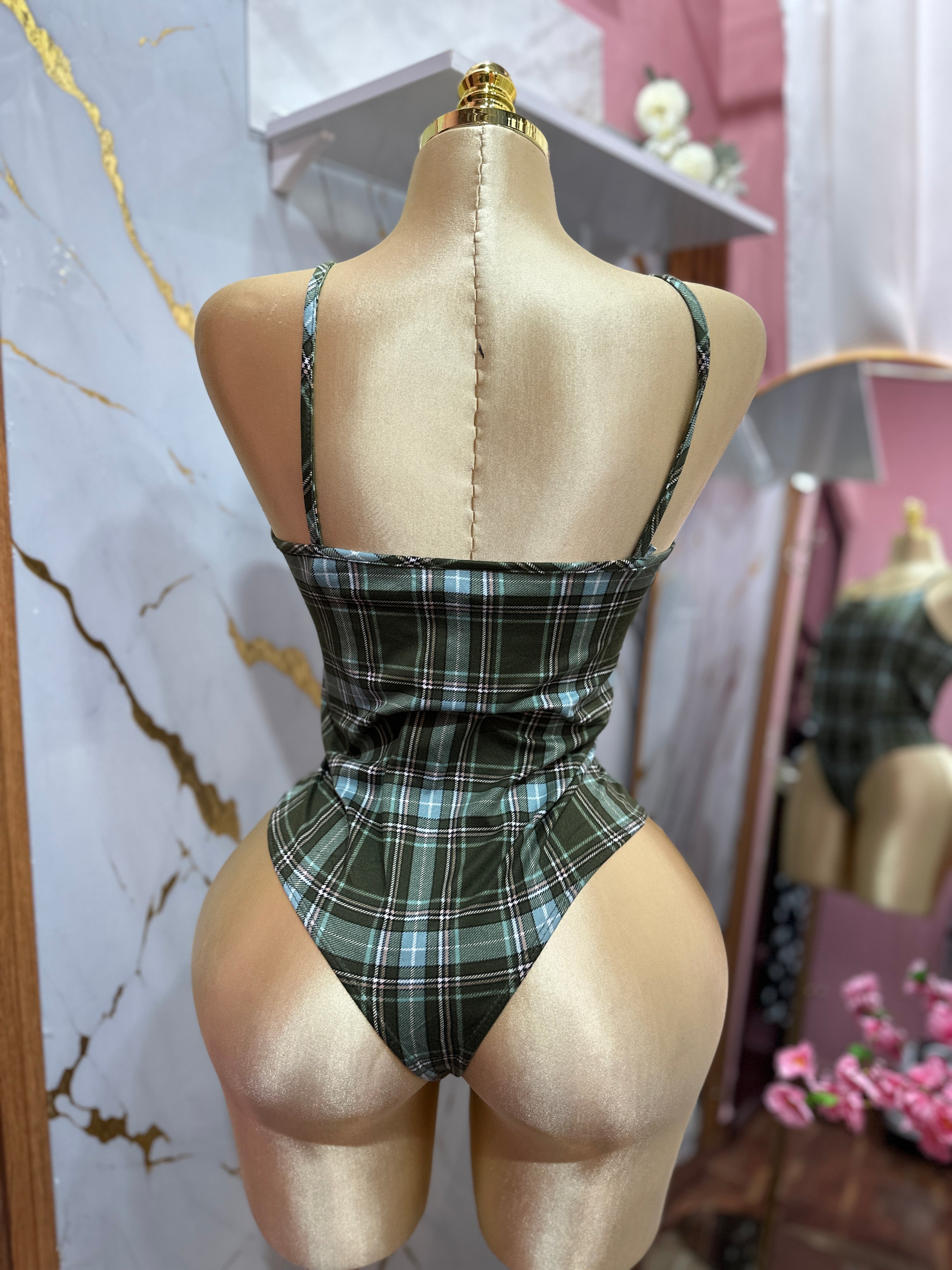 Body de tirantes cuadriculado