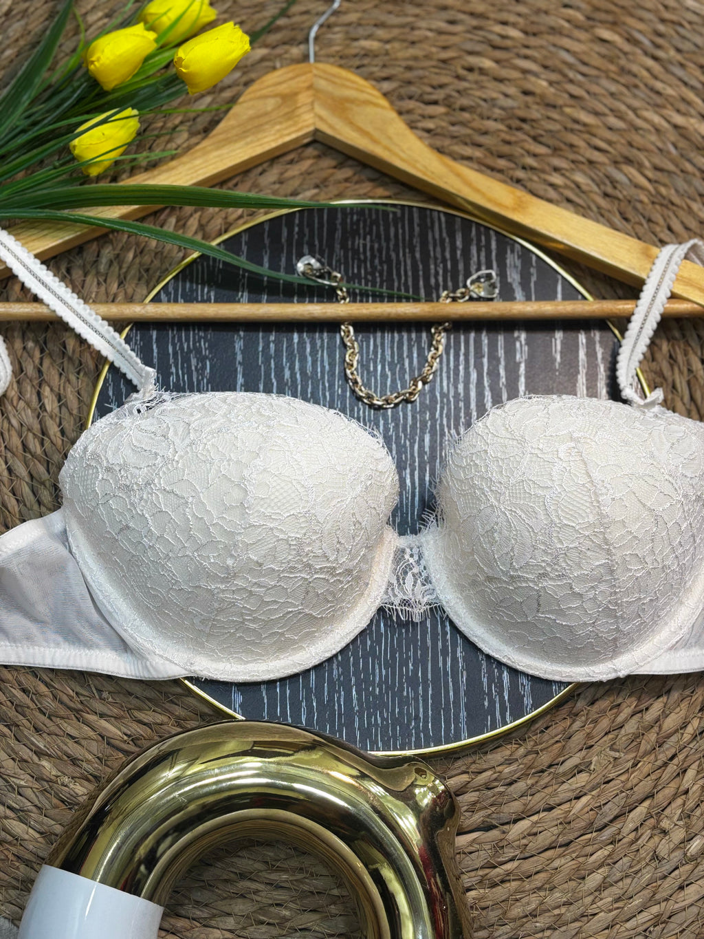 Brasier blanco fino de blonda