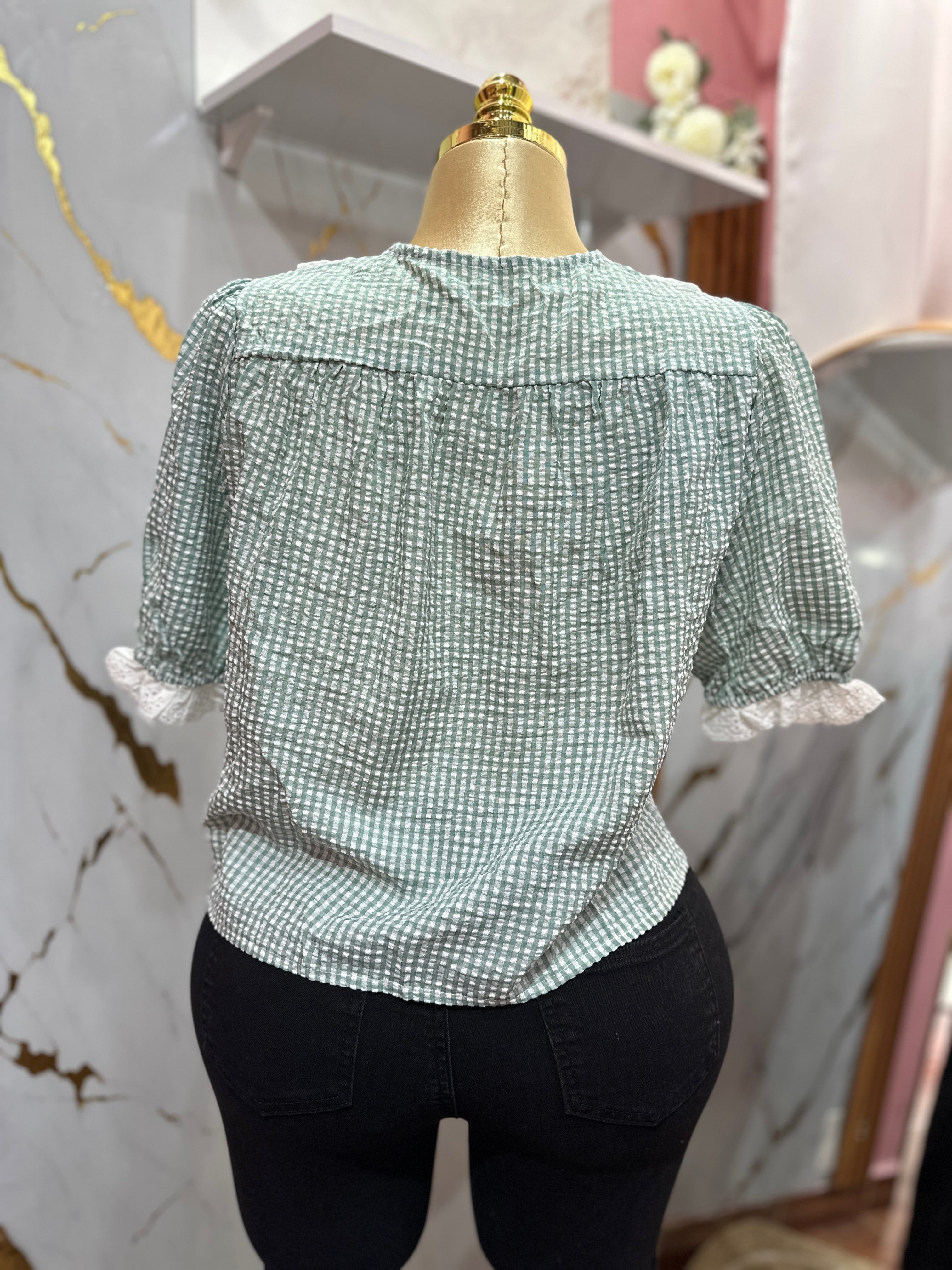 Blusa verde estilo coquette mangas y bordado blanco