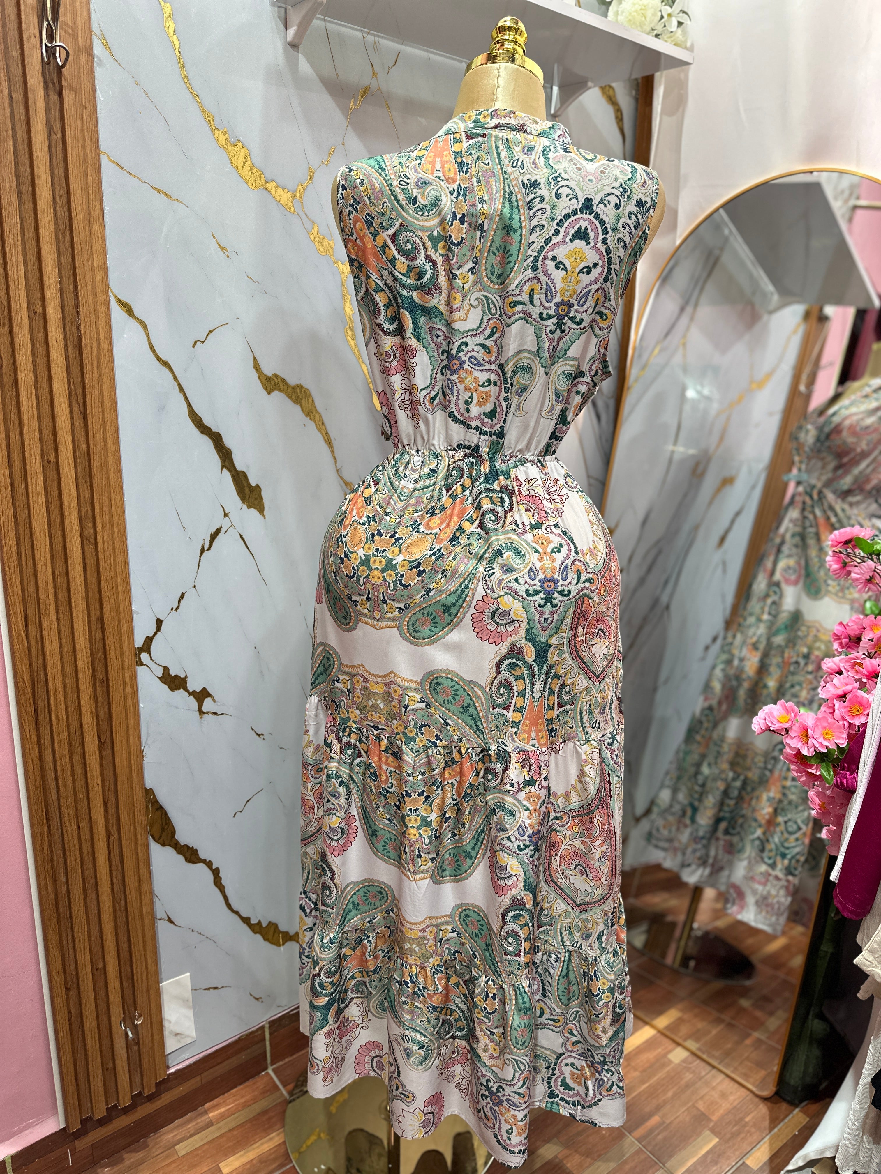 Vestido largo con estampado paisley multicolor y elástico en la cintura