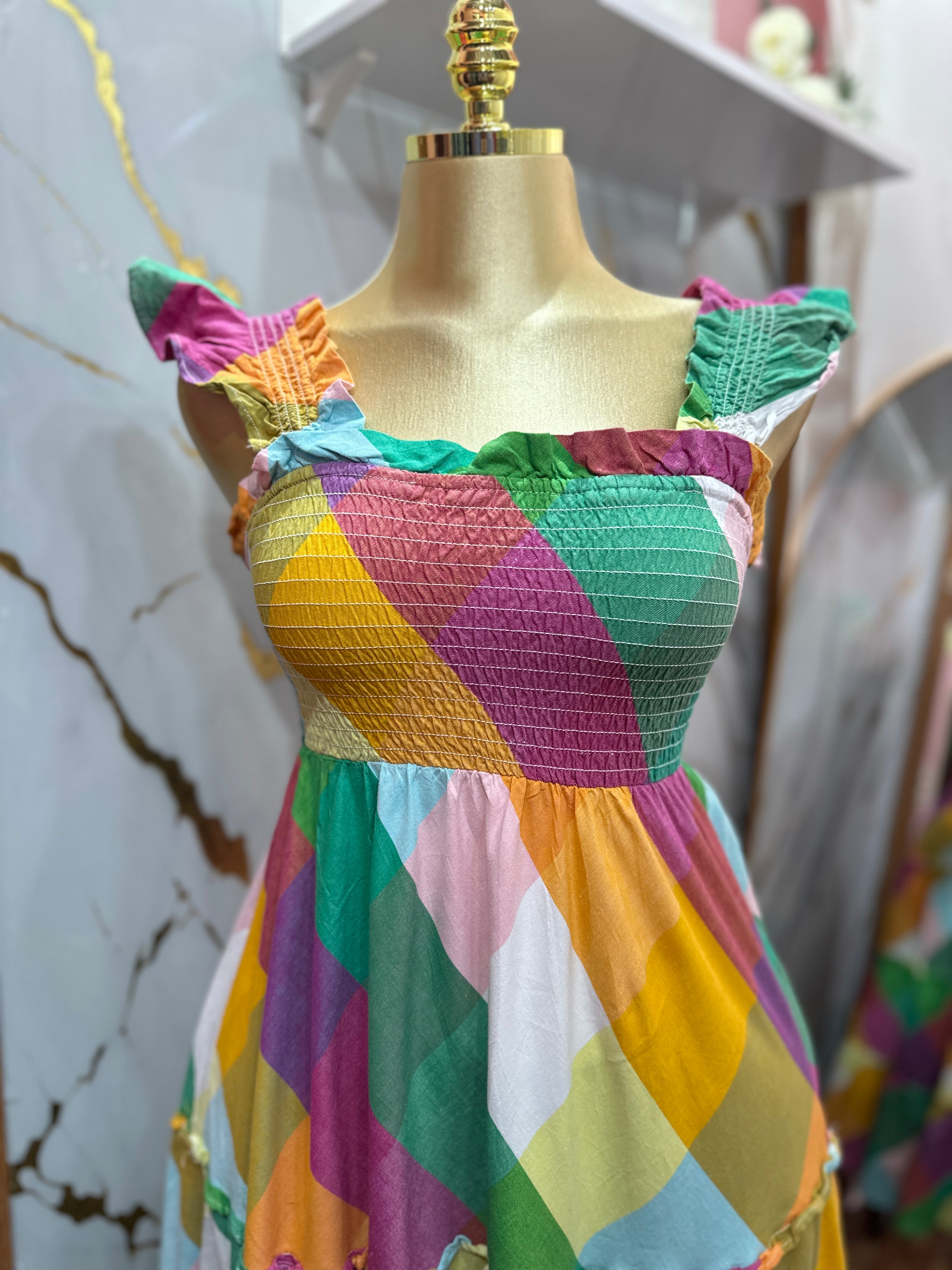 Vestido largo con diseño de cuadros multicolor y corpiño fruncido