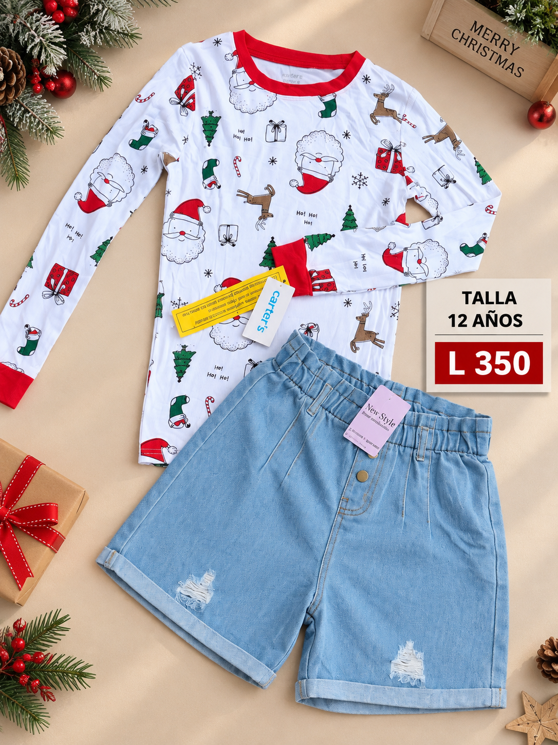 Conjunto para niña compuesto por una playera blanca de manga larga con estampado navideño y un short de mezclilla