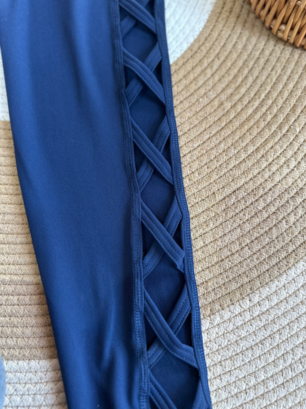 Leggings Azul con Detalle Trenzado