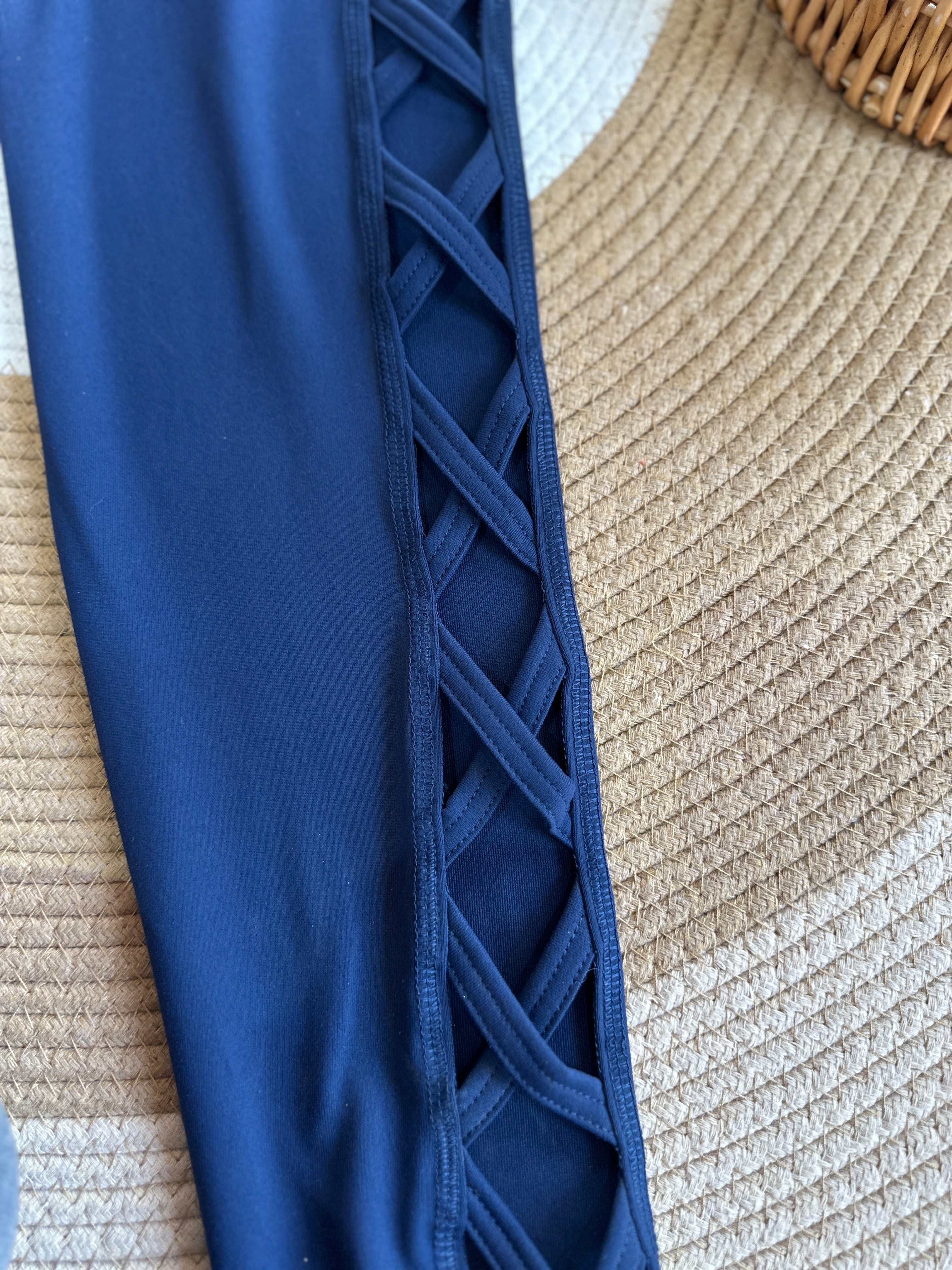 Leggings Azul con Detalle Trenzado