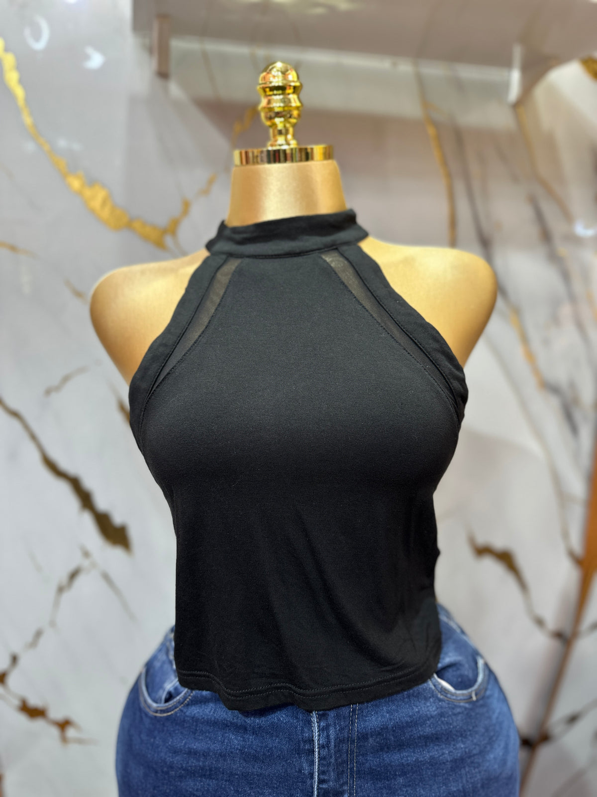 Top negro shein sin mangas con cuello tipo halter