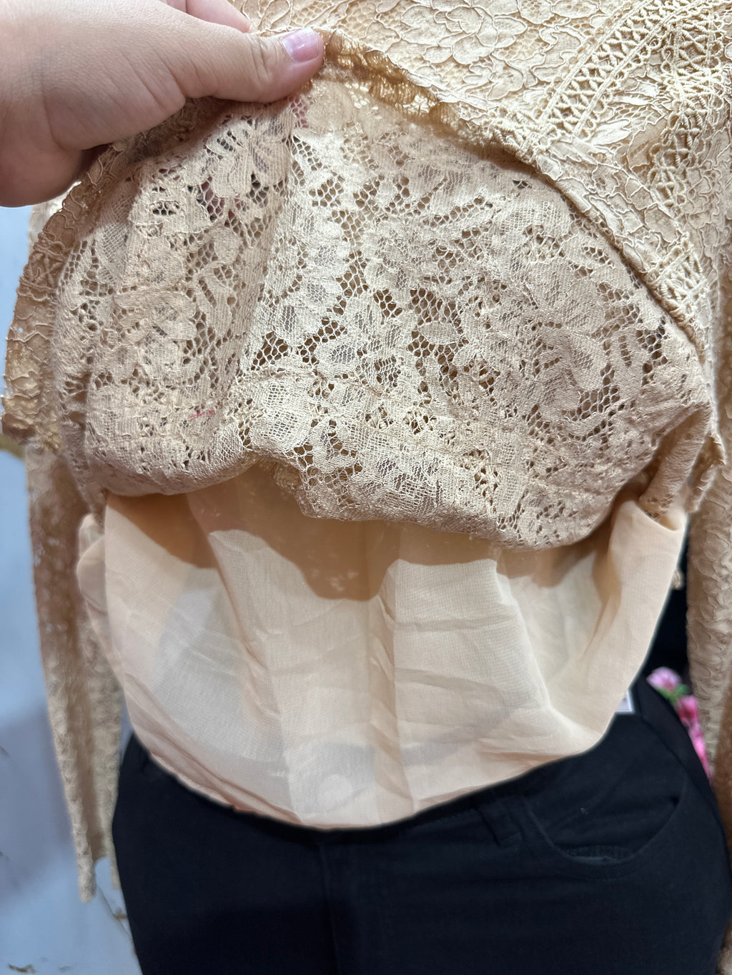 Blusa de Encaje floral translúcido Beige