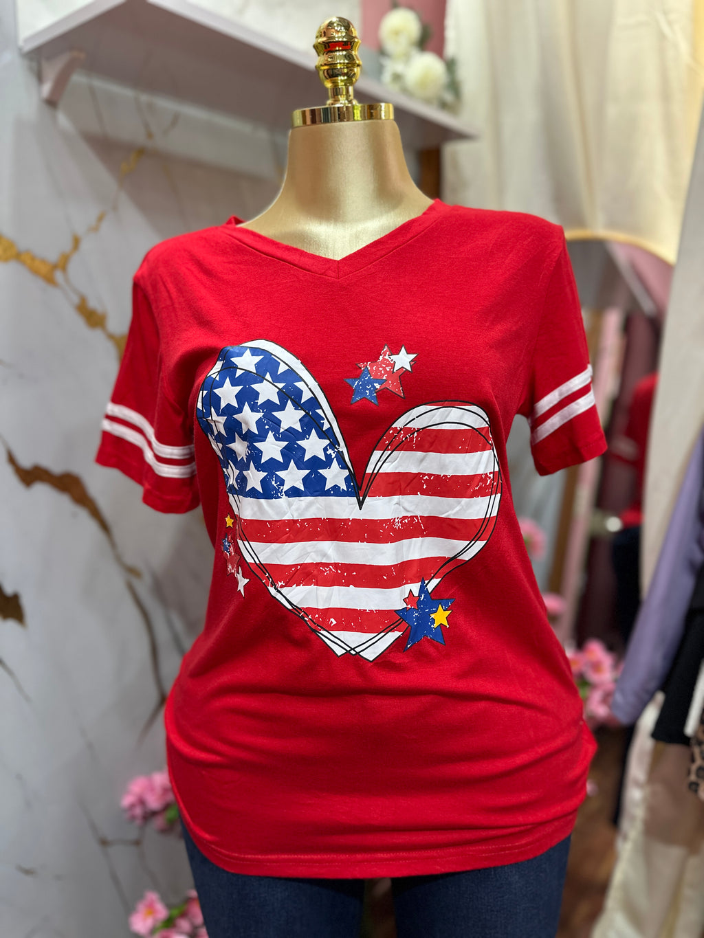 Camiseta roja con cuello en V