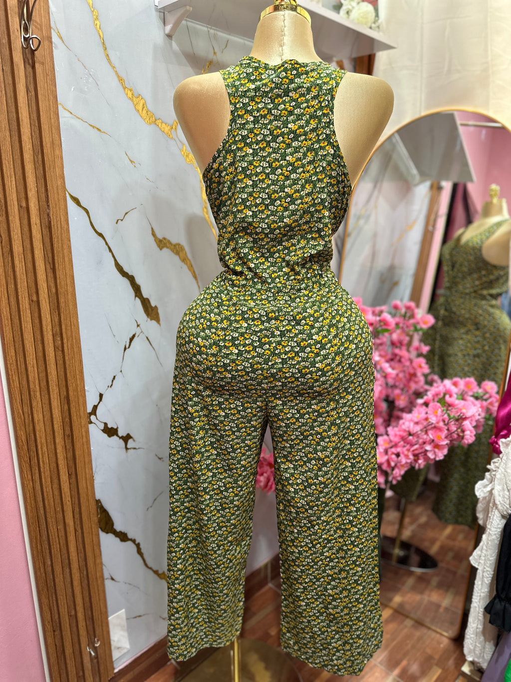 Jumpsuit verde con estampado floral de cuello redondo
