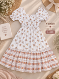 Vestido blanco para niña con mangas abullonadas y un estampado floral