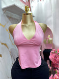 Top halter rosa con escote en V