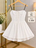 Vestido blanco de tirantes finos con detalles de corsé con cordones al frente