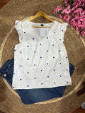 Blusa blanca con estampado de corazones