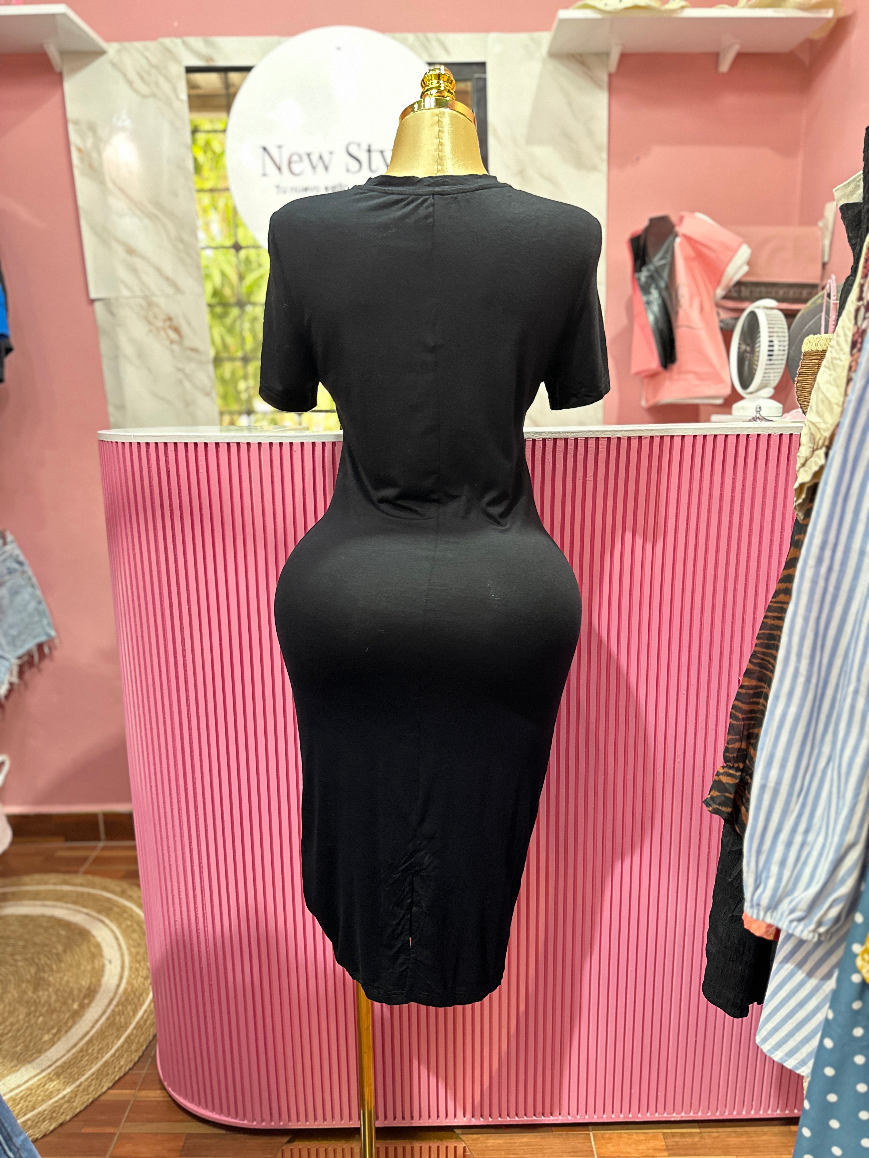 Vestido Midi negro ajustado de manga corta y cuello alto