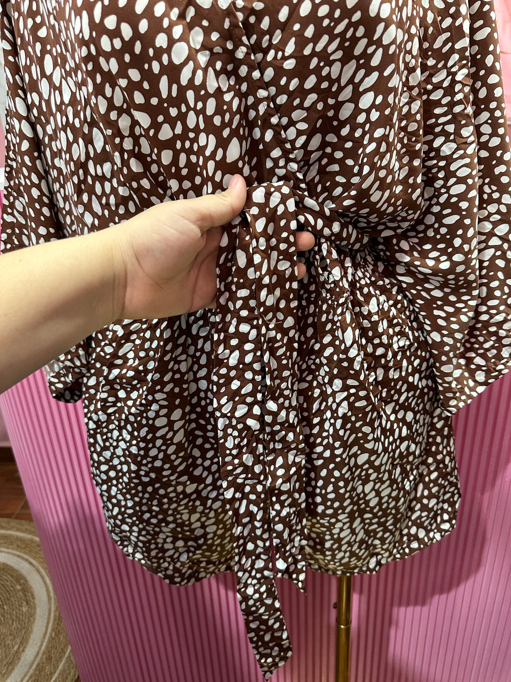 Jumpsuit holgado con estampado, cuello en V cruzado