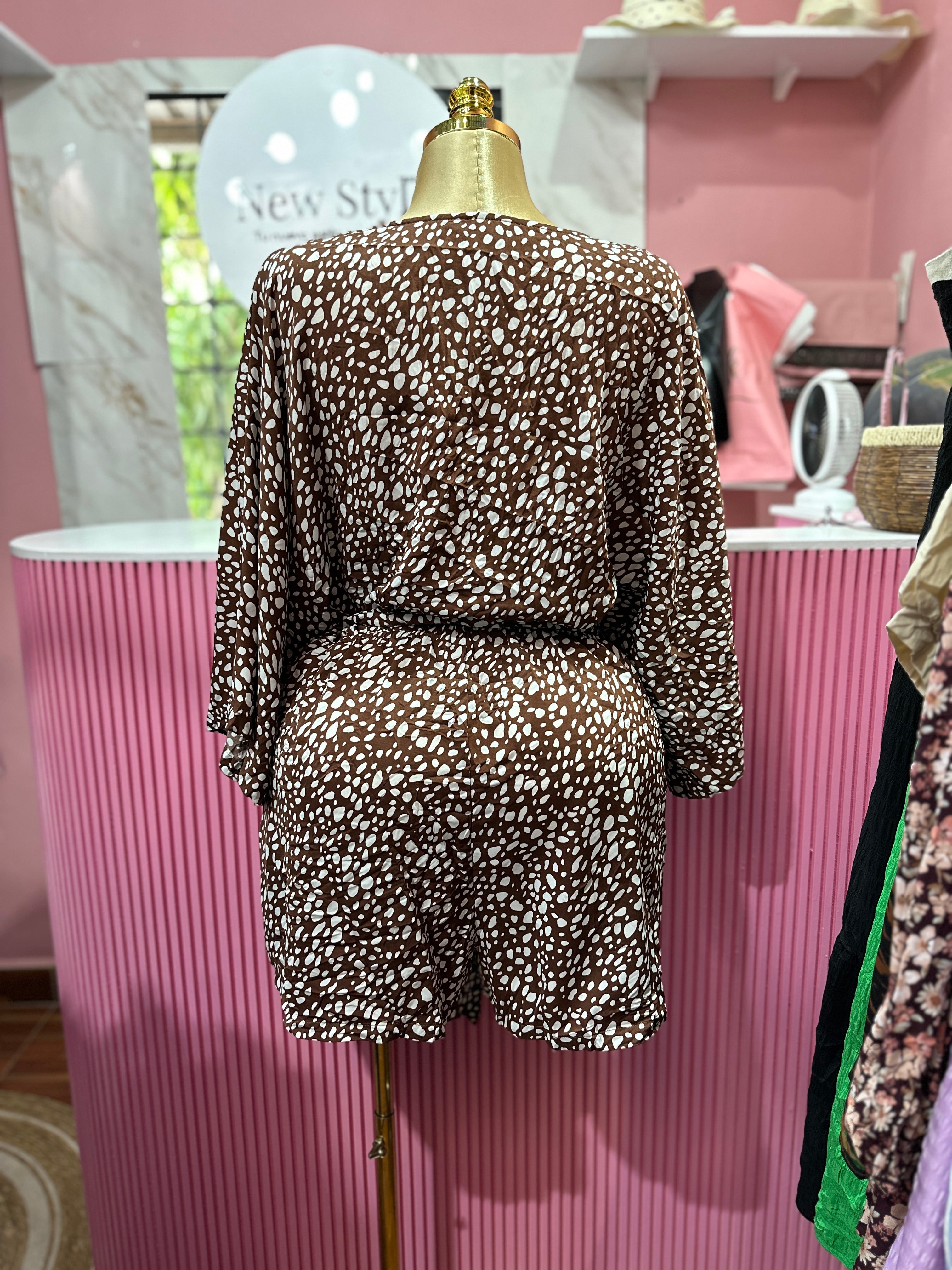 Jumpsuit holgado con estampado, cuello en V cruzado