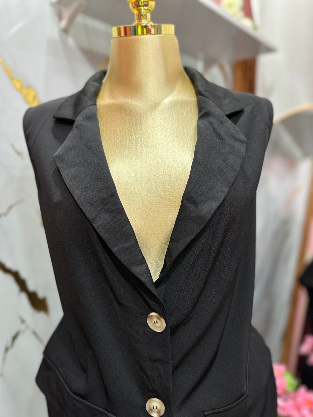 Blazer fino color negro talla plus sin mangas