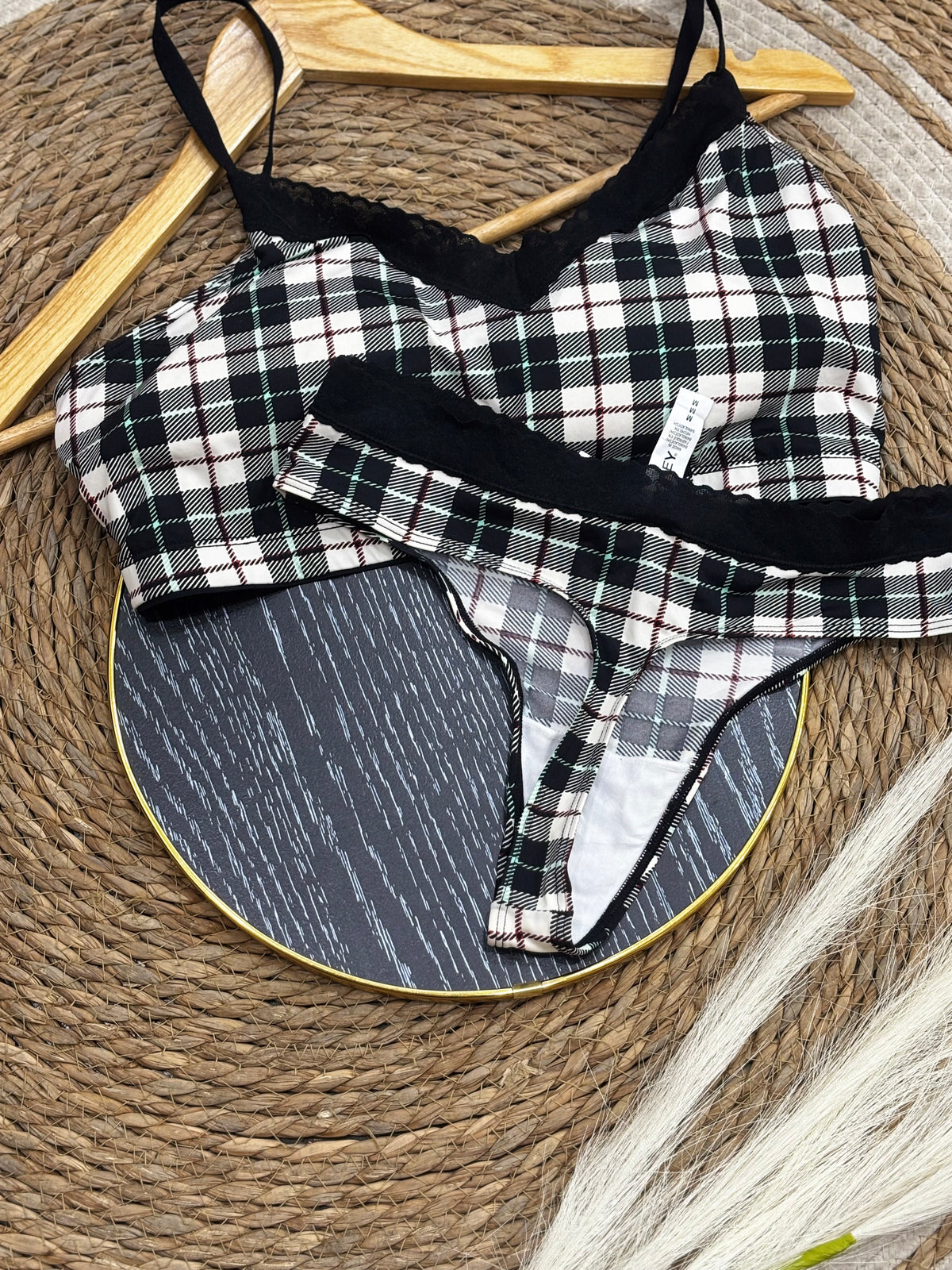 Set de hilo y brasier cuadriculado