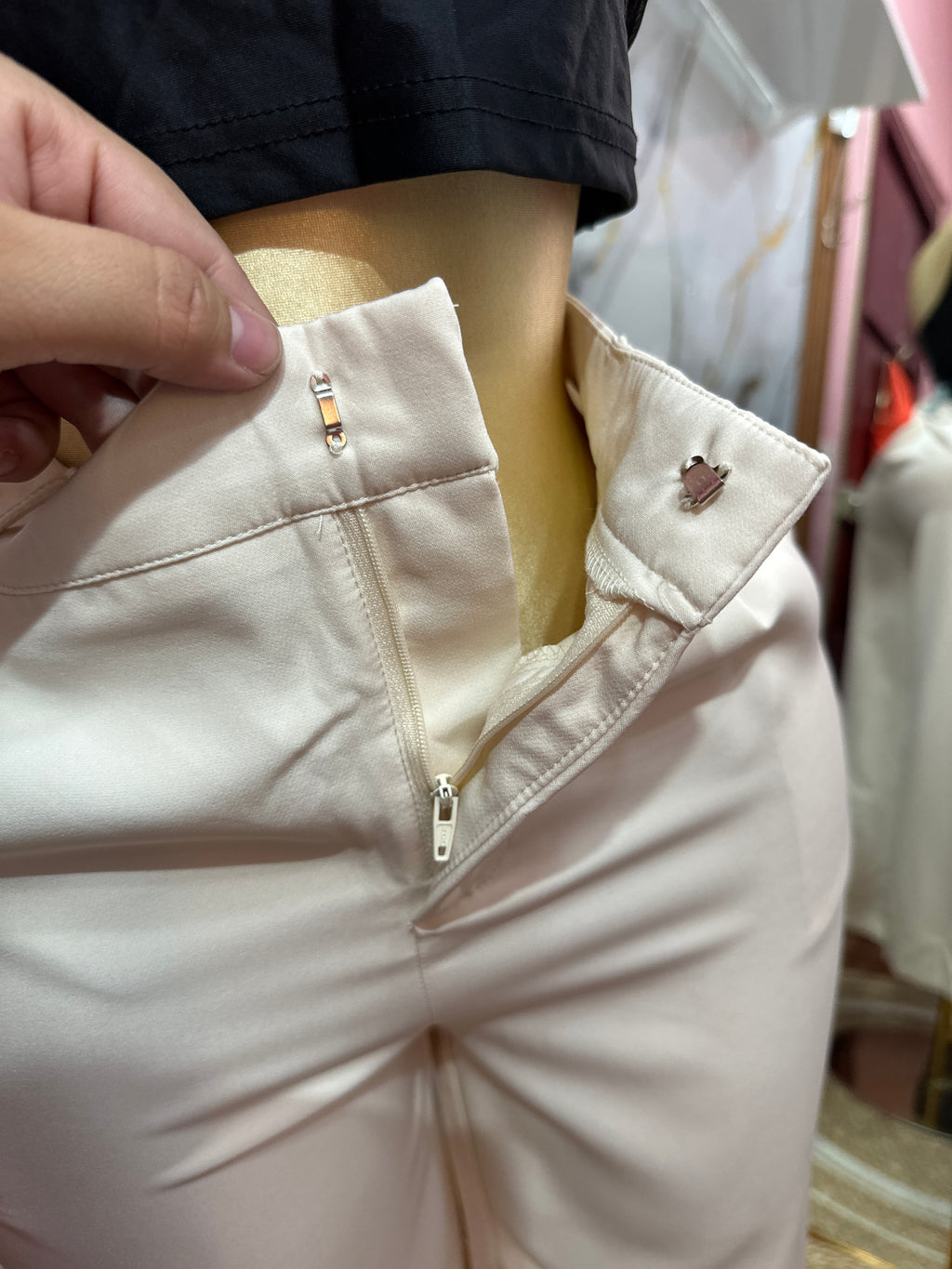 Pantaloneta fina color beige